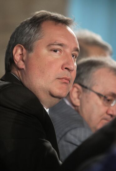 Dmitry Rogozin chairs research conference in Moscow