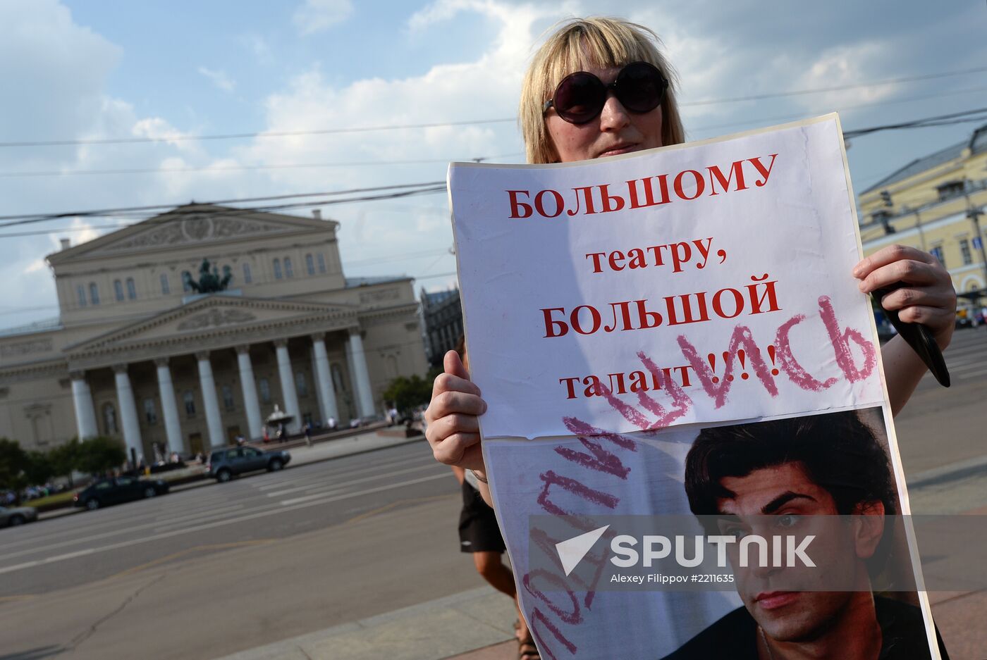 Protesters request resignation of Bolshoi Theatre management
