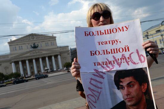 Protesters request resignation of Bolshoi Theatre management