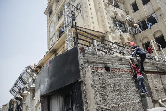 Protesters ransack Muslim Brotherhood office in Cairo