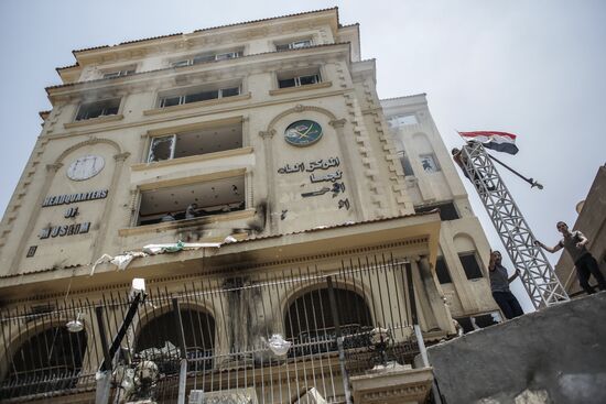 Protesters ransack Muslim Brotherhood office in Cairo