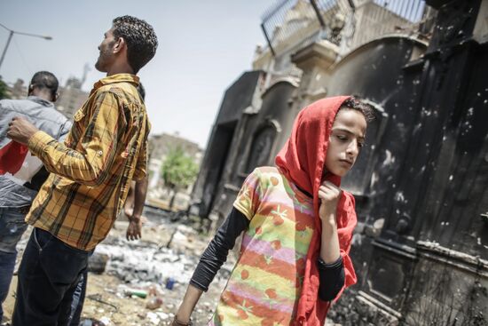Protesters ransack Muslim Brotherhood office in Cairo