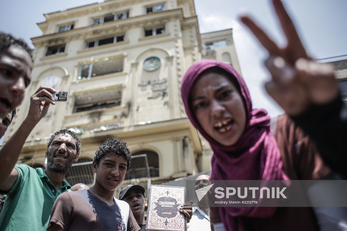 Protesters ransack Muslim Brotherhood office in Cairo