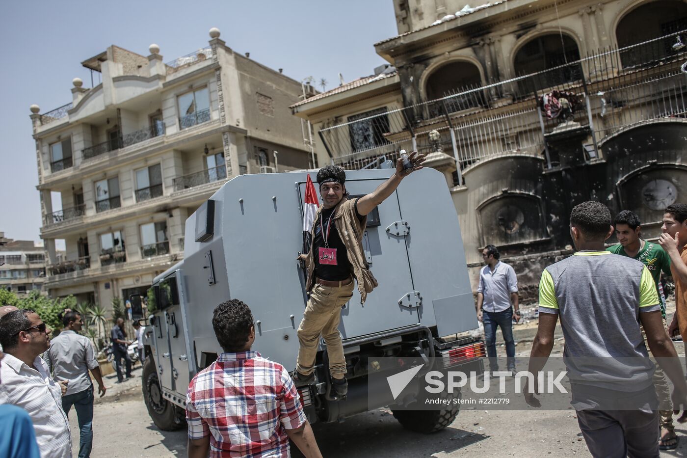 Protesters ransack Muslim Brotherhood office in Cairo