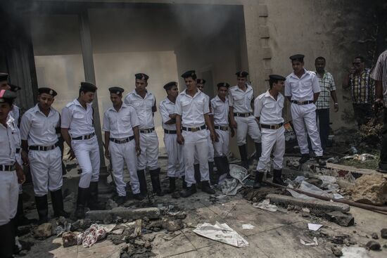 Protesters ransack Muslim Brotherhood office in Cairo