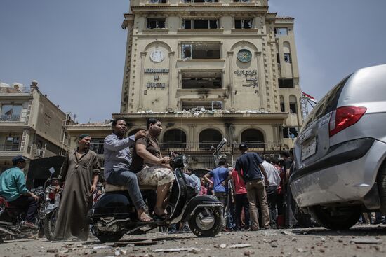 Protesters ransack Muslim Brotherhood office in Cairo