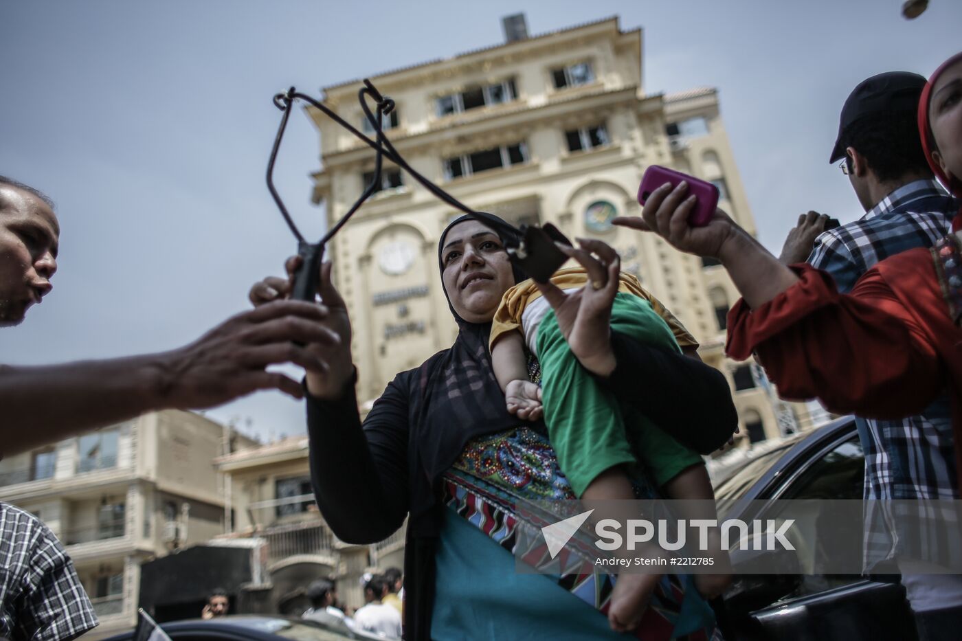 Protesters ransack Muslim Brotherhood office in Cairo