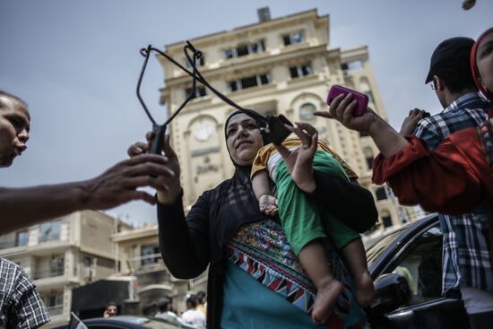Protesters ransack Muslim Brotherhood office in Cairo