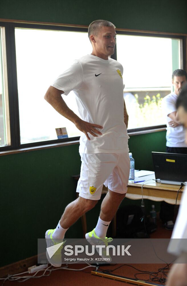 Igor Denisov has first training with FC Anzhi