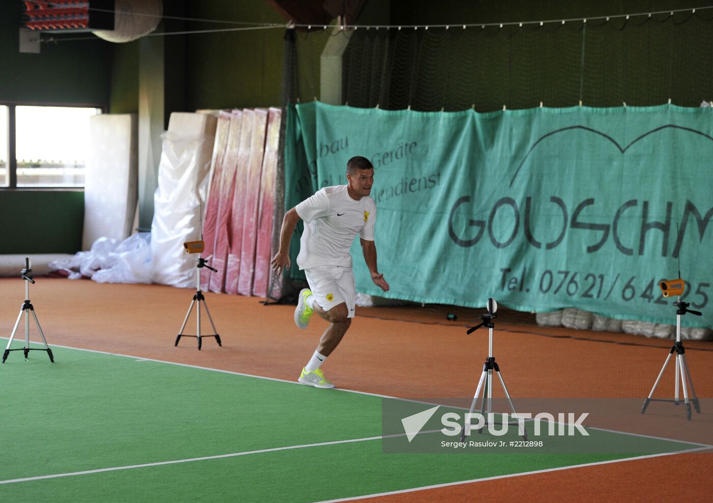 Igor Denisov has first training with FC Anzhi