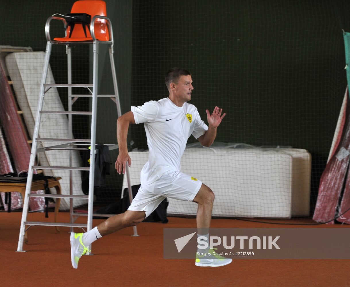 Igor Denisov has first training with FC Anzhi