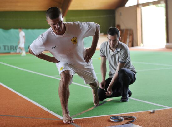 Igor Denisov has first training with FC Anzhi