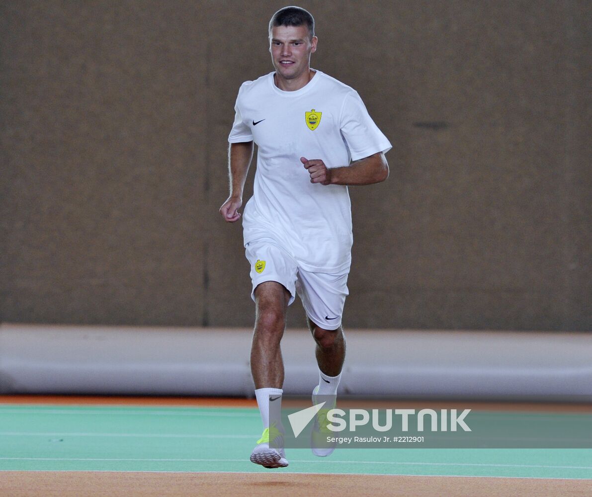 Igor Denisov has first training with FC Anzhi