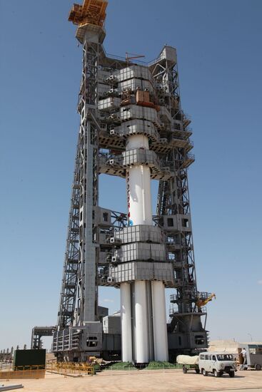 Protom-M rocket falls after launch from Baikonur Cosmodrome