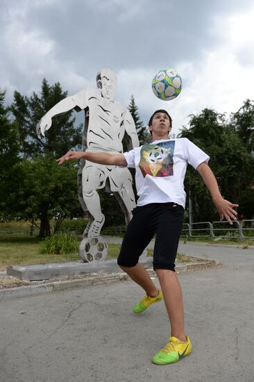 Monument to World Cup 2018 unveiled in Yekaterinburg