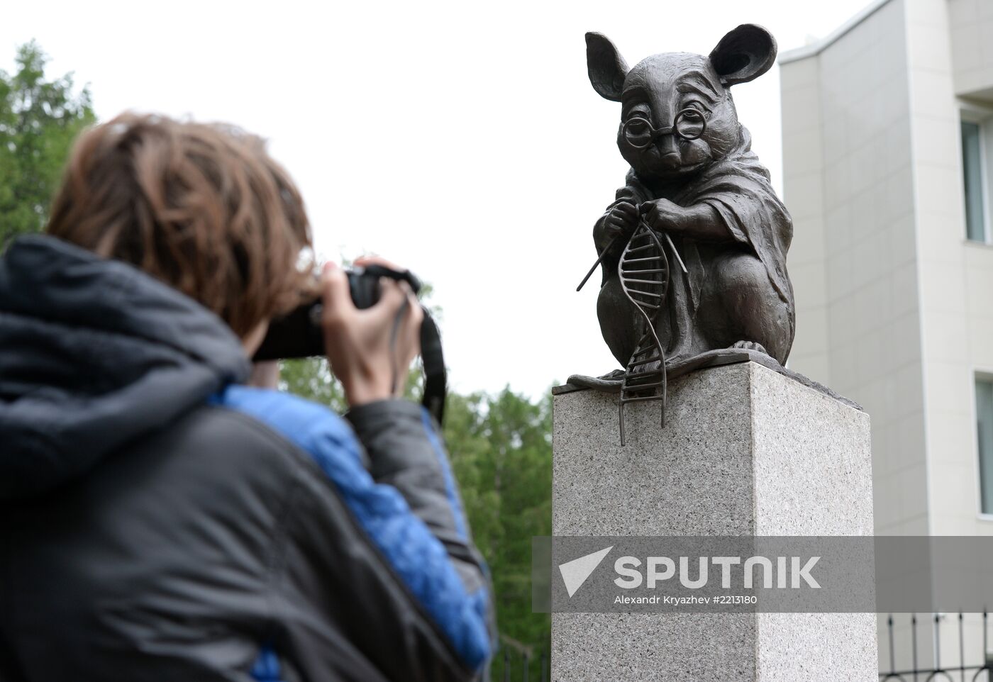 Monument to lab mouse unveiled in Novosibirsk