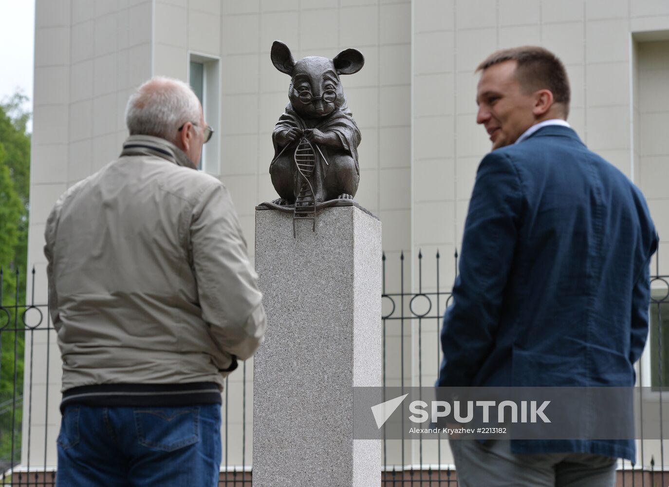 Monument to lab mouse unveiled in Novosibirsk