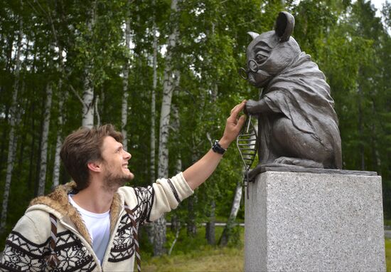 Monument to lab mouse unveiled in Novosibirsk