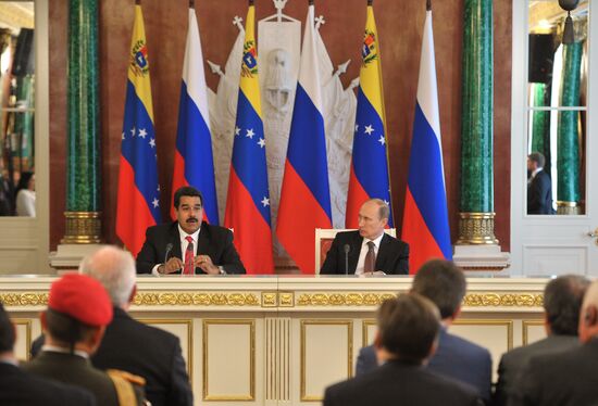 Russian President Vladimir Putin meets with Nicolás Maduro