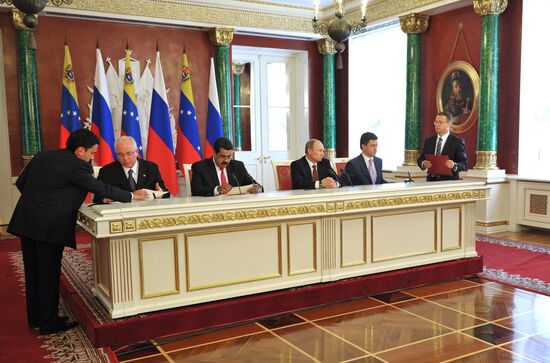 Russian President Vladimir Putin meets with Nicolás Maduro