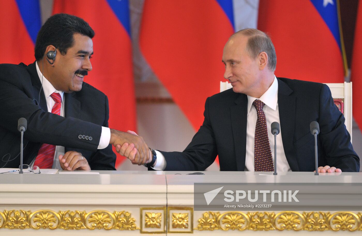 Russian President Vladimir Putin meets with Nicolás Maduro