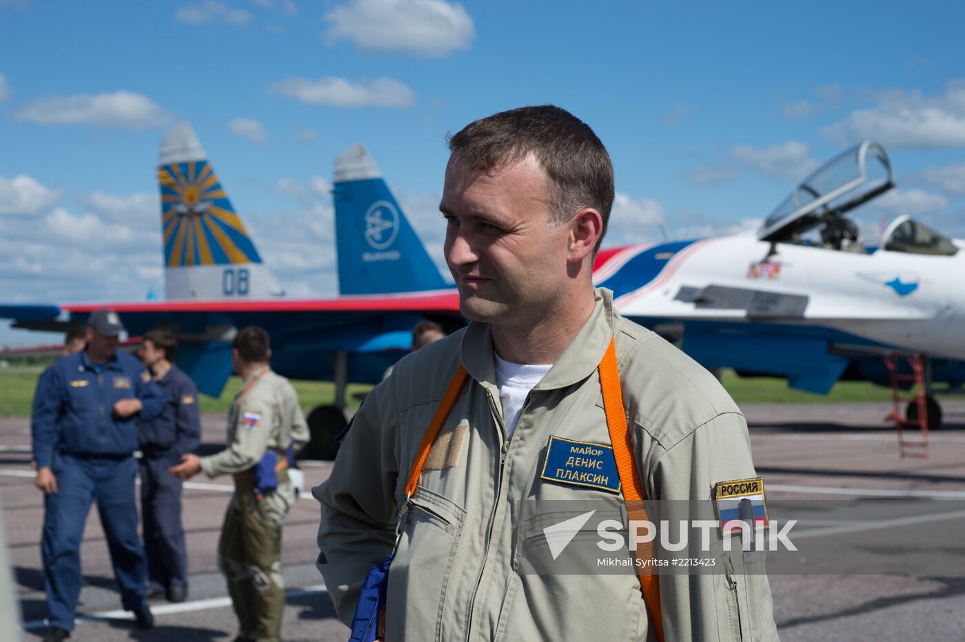 Training flights by Russian Knights and Swifts aerobatic teams