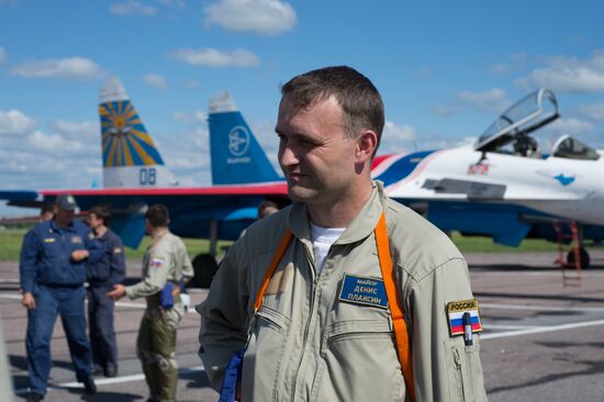Training flights by Russian Knights and Swifts aerobatic teams