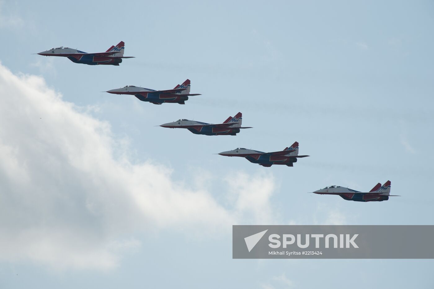 Training flights by Russian Knights and Swifts aerobatic teams