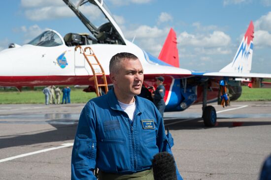 Training flights by Russian Knights and Swifts aerobatic teams