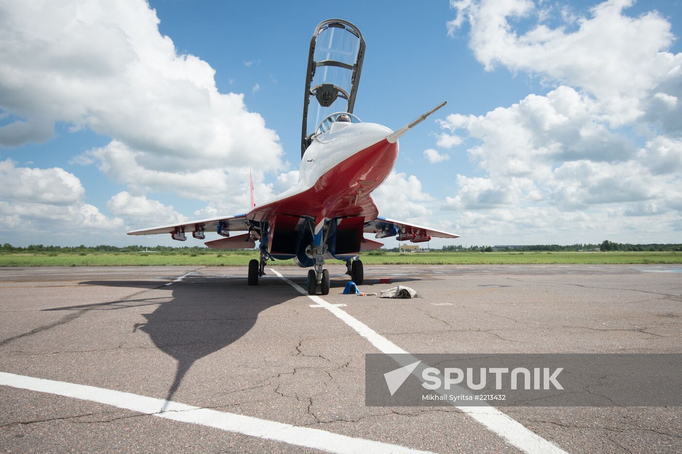 Training flights by Russian Knights and Swifts aerobatic teams