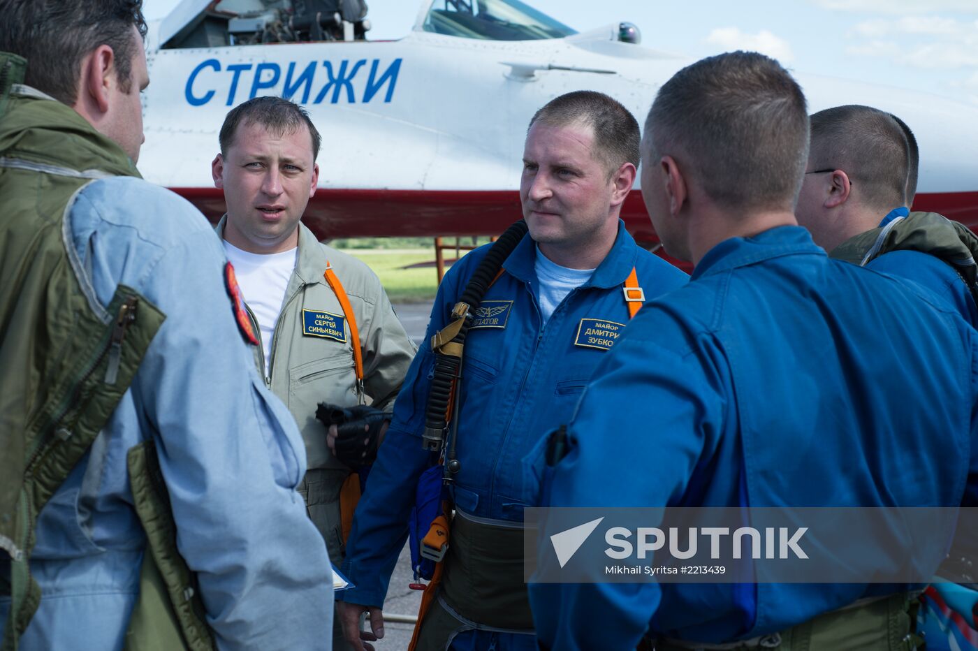 Training flights by Russian Knights and Swifts aerobatic teams