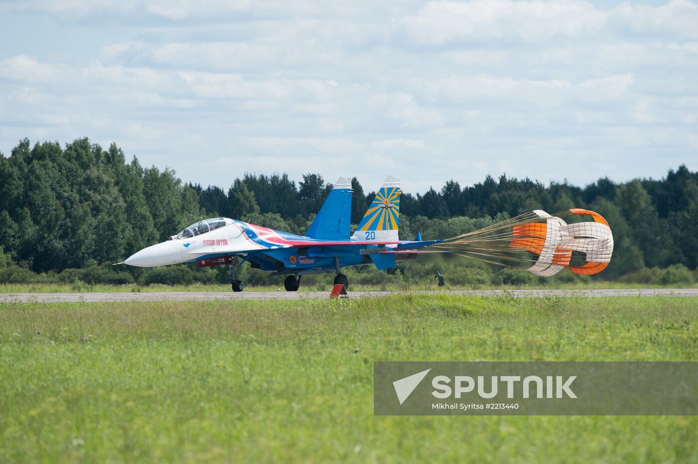 Training flights by Russian Knights and Swifts aerobatic teams