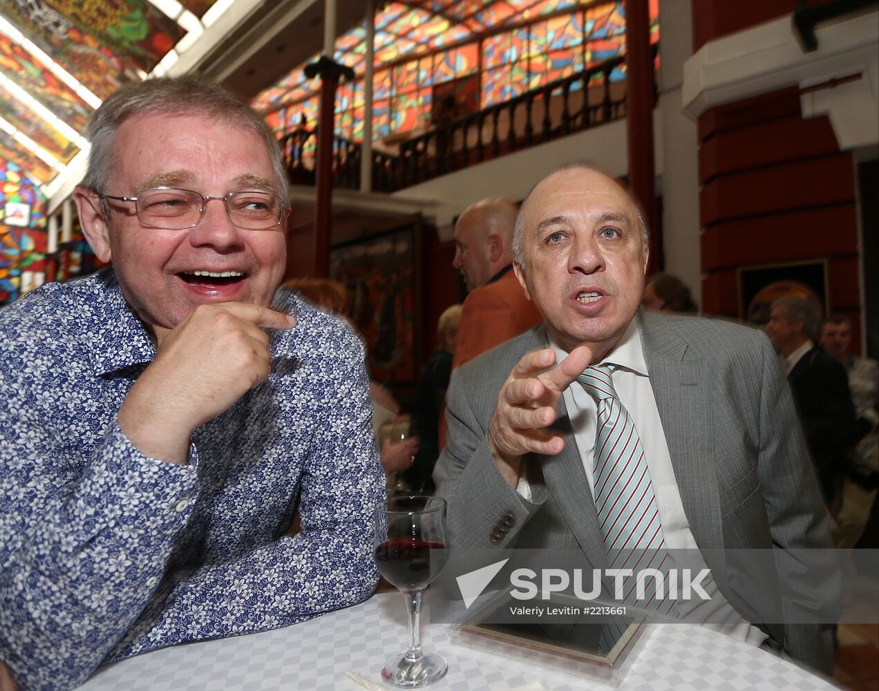 Reception celebrates 15th anniversary of Postscript program