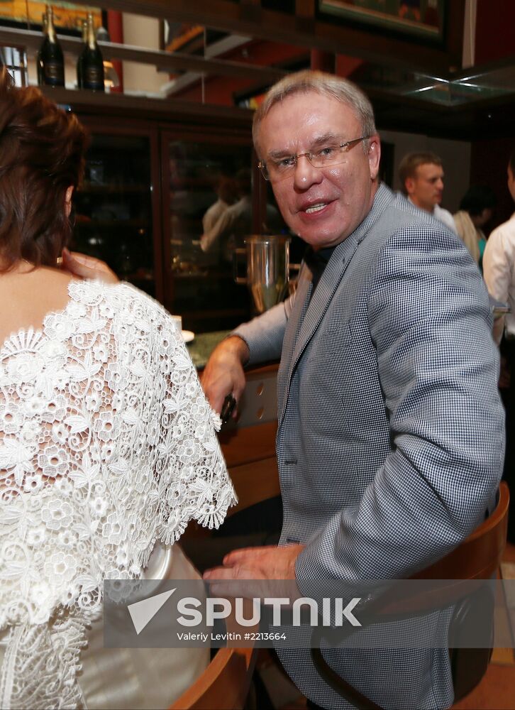 Reception celebrates 15th anniversary of Postscript program