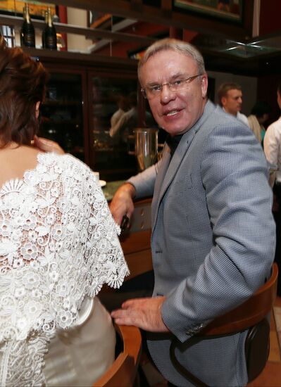 Reception celebrates 15th anniversary of Postscript program