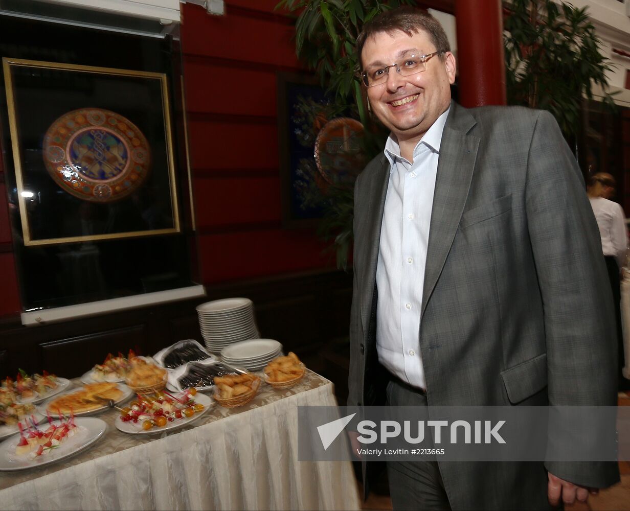 Reception celebrates 15th anniversary of Postscript program