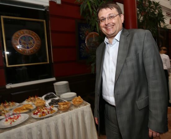 Reception celebrates 15th anniversary of Postscript program