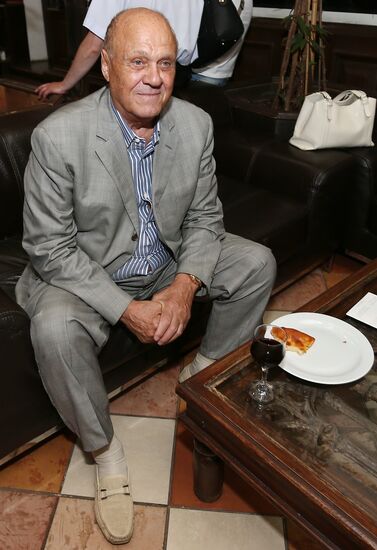 Reception celebrates 15th anniversary of Postscript program