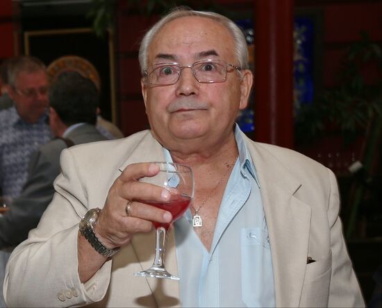 Reception celebrates 15th anniversary of Postscript program