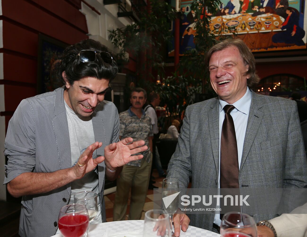 Reception celebrates 15th anniversary of Postscript program