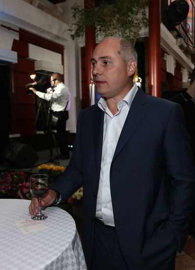 Reception celebrates 15th anniversary of Postscript program