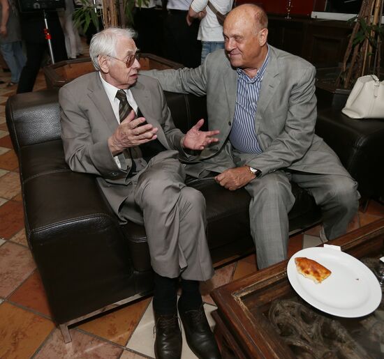 Reception celebrates 15th anniversary of Postscript program