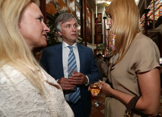 Reception celebrates 15th anniversary of Postscript program