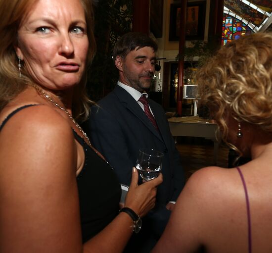 Reception celebrates 15th anniversary of Postscript program