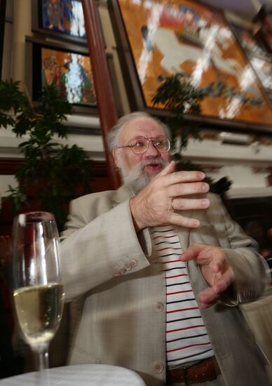 Reception celebrates 15th anniversary of Postscript program