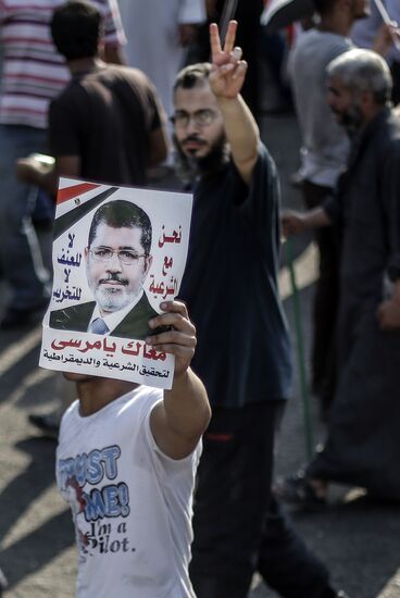 President Mohammed Morsi supporters rally in Cairo