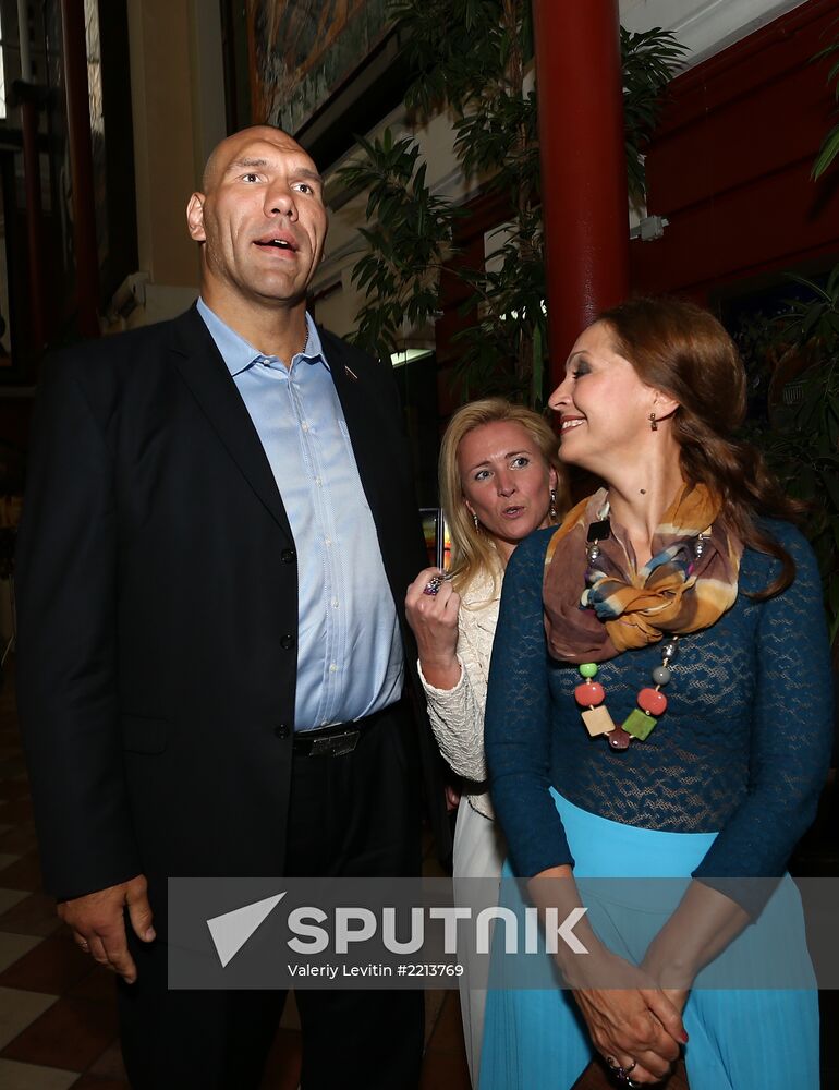 Reception celebrates 15th anniversary of Postscript program