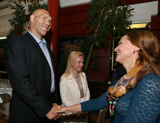 Reception celebrates 15th anniversary of Postscript program