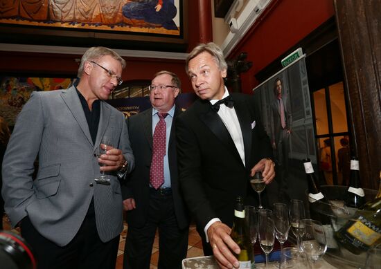 Reception celebrates 15th anniversary of Postscript program