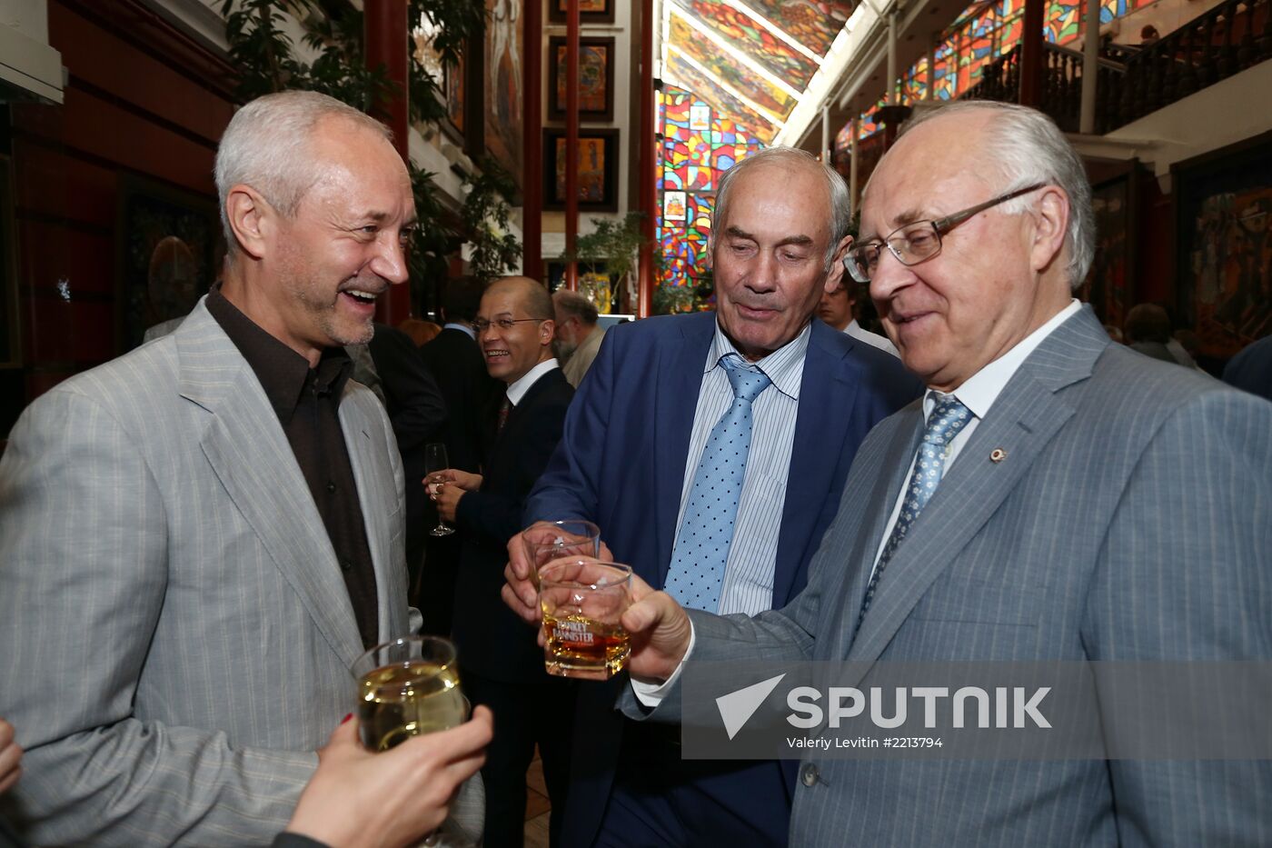 Reception celebrates 15th anniversary of Postscript program